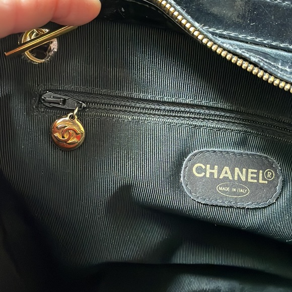 ‼️SOLD‼️💯Authentic CHANEL timeless CC patent leather tote - Picture 5 of 13